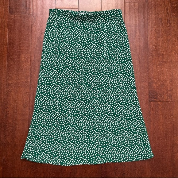 Maison D’ Amelie Springtime Green and White Ditsy Floral Skirt, Size 8 - Picture 1 of 8